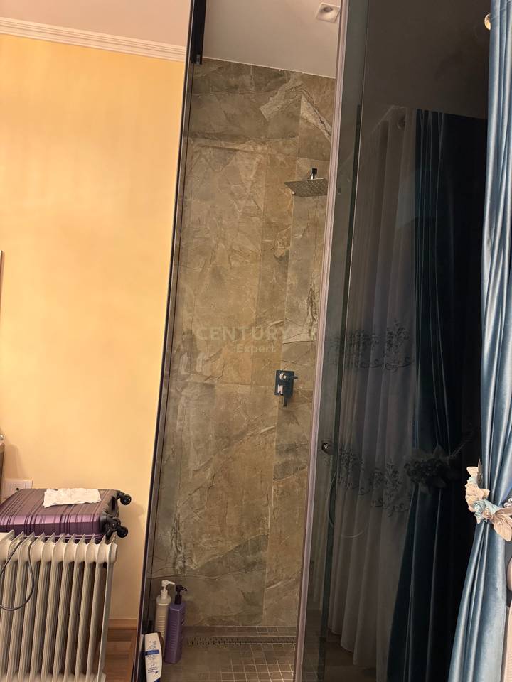 Vilë 4 katshe në shitje tek Kodra e Priftit