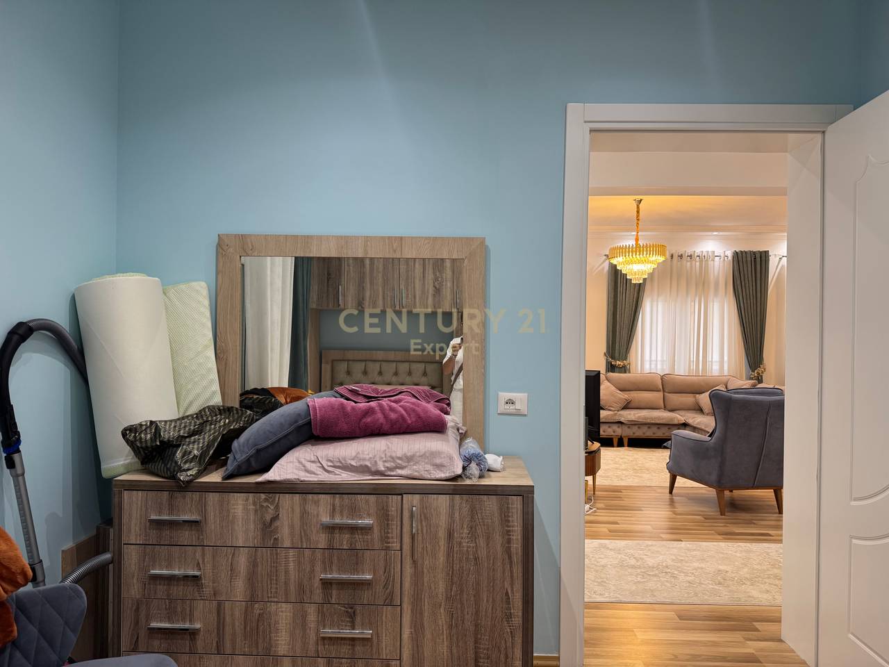 Vilë 4 katshe në shitje tek Kodra e Priftit