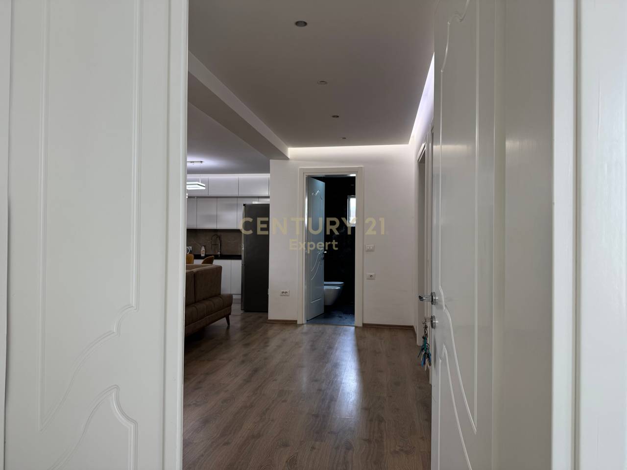 Vilë 4 katshe në shitje tek Kodra e Priftit