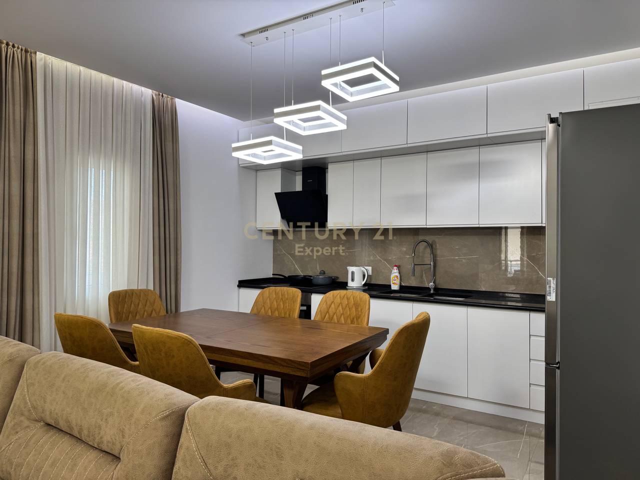 Vilë 4 katshe në shitje tek Kodra e Priftit