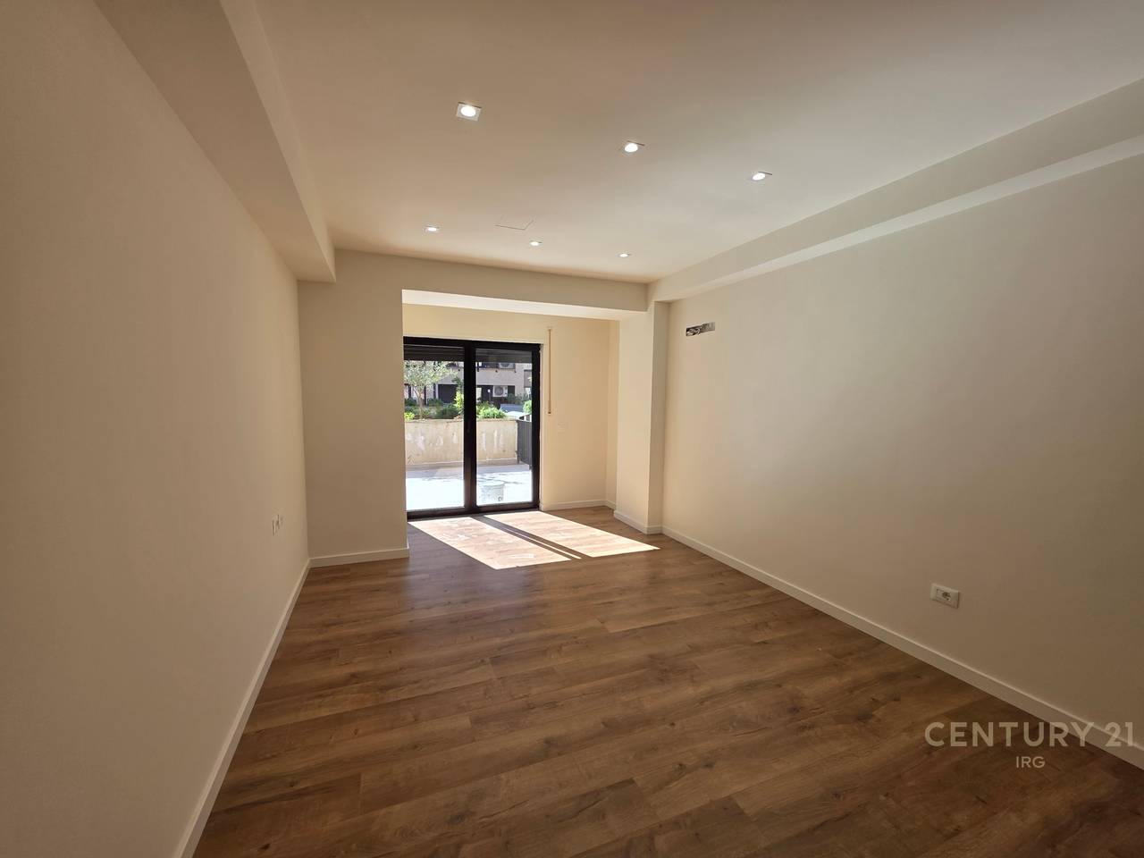 Shitet Apartament 1+1 me Verandë – Kodra e Diellit 2