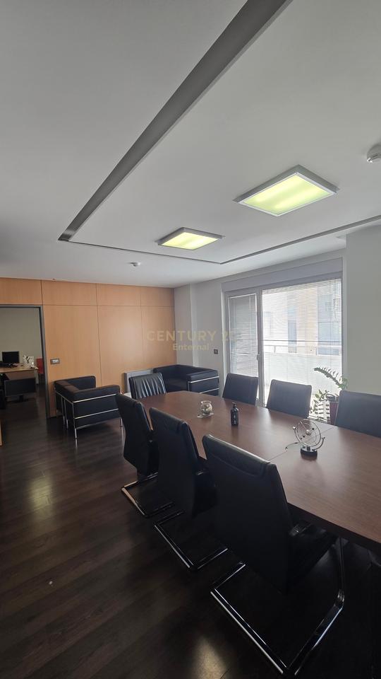 Spazio ufficio in affitto a Bllok