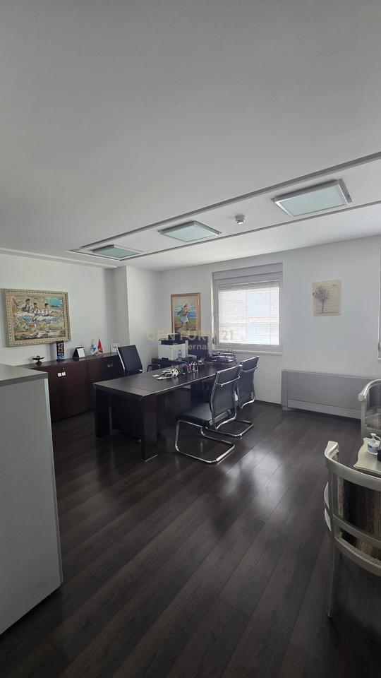 Spazio ufficio in affitto a Bllok