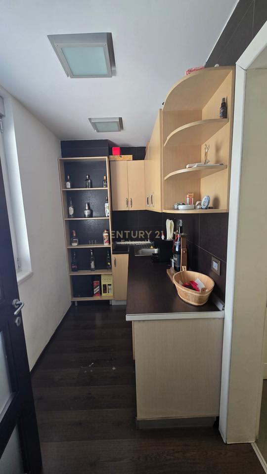 Spazio ufficio in affitto a Bllok