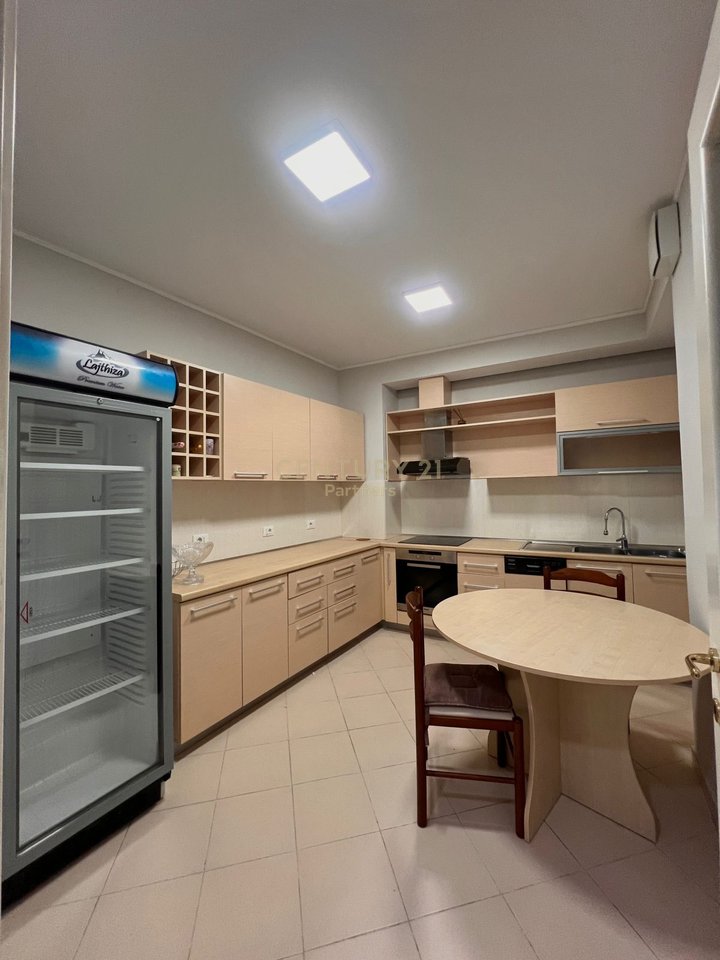 JEPET ME QIRA APARTAMENT 2+1+2DEPO TEK KOMPLEKS DELIORGJI