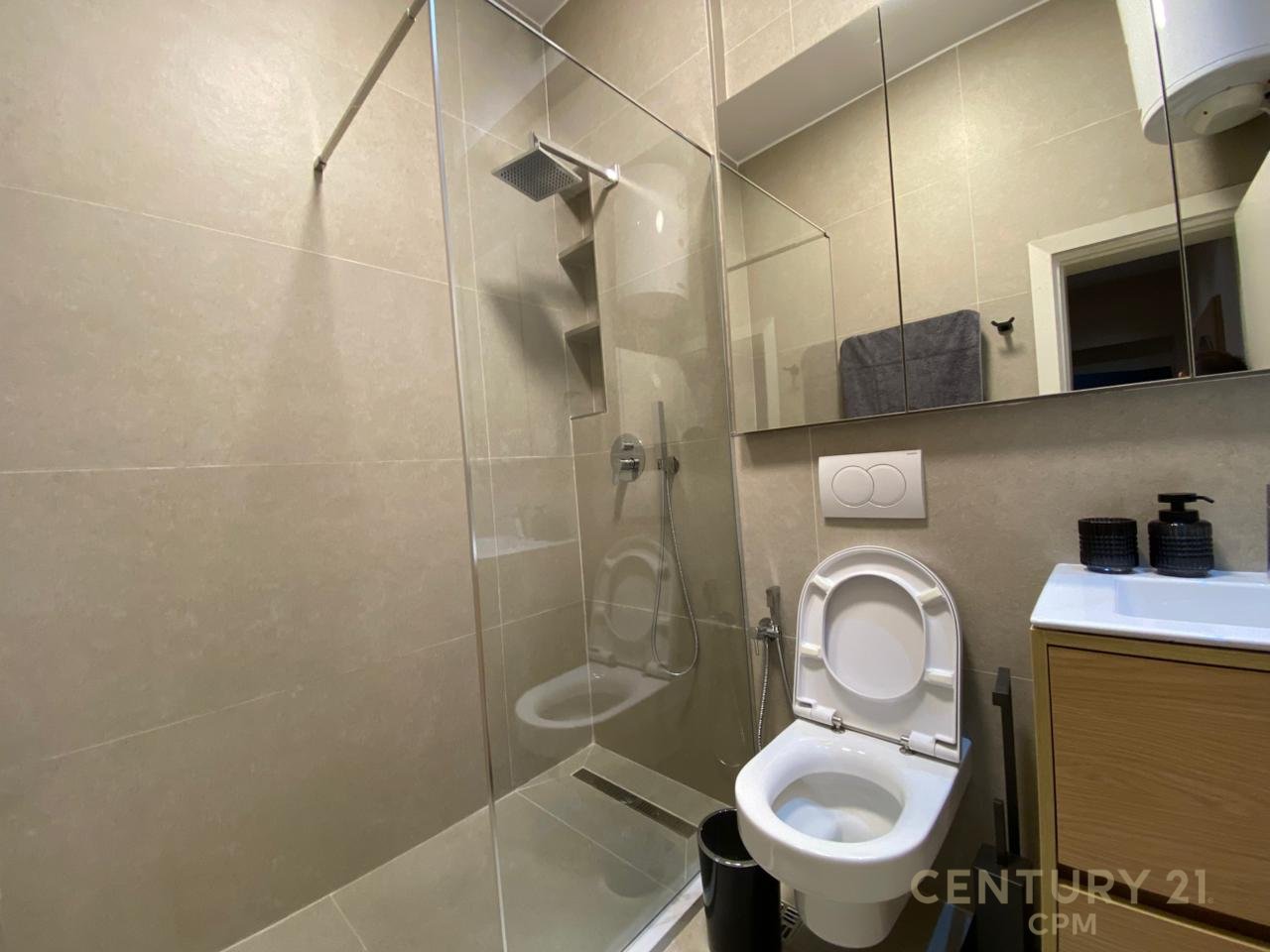 IN QUESTA ZONA BLOCCO OFFRIAMO UN APPARTAMENTO DI LUSSO 2+1 IN AFFITTO