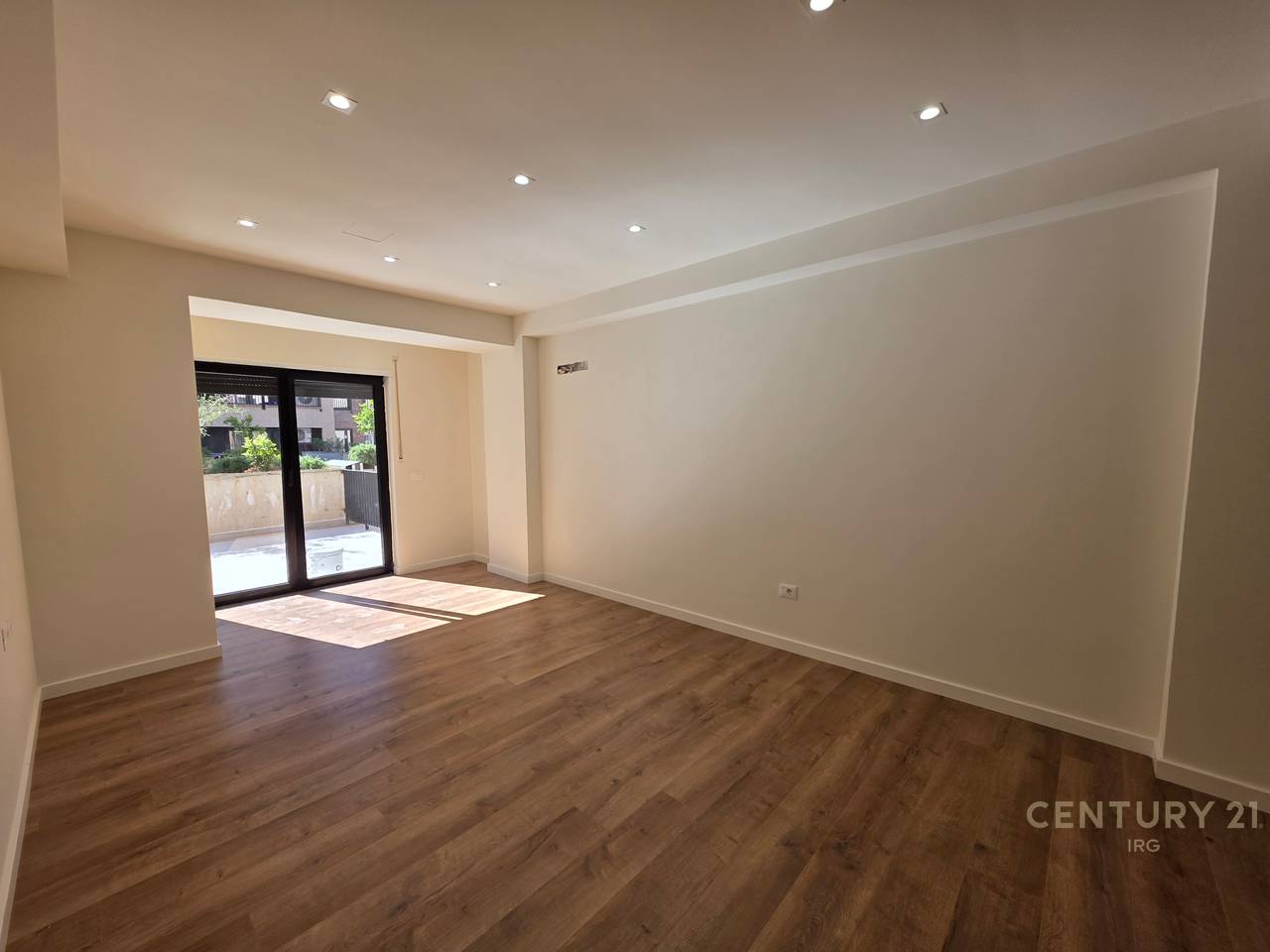 Shitet Apartament 1+1 me Verandë – Kodra e Diellit 2