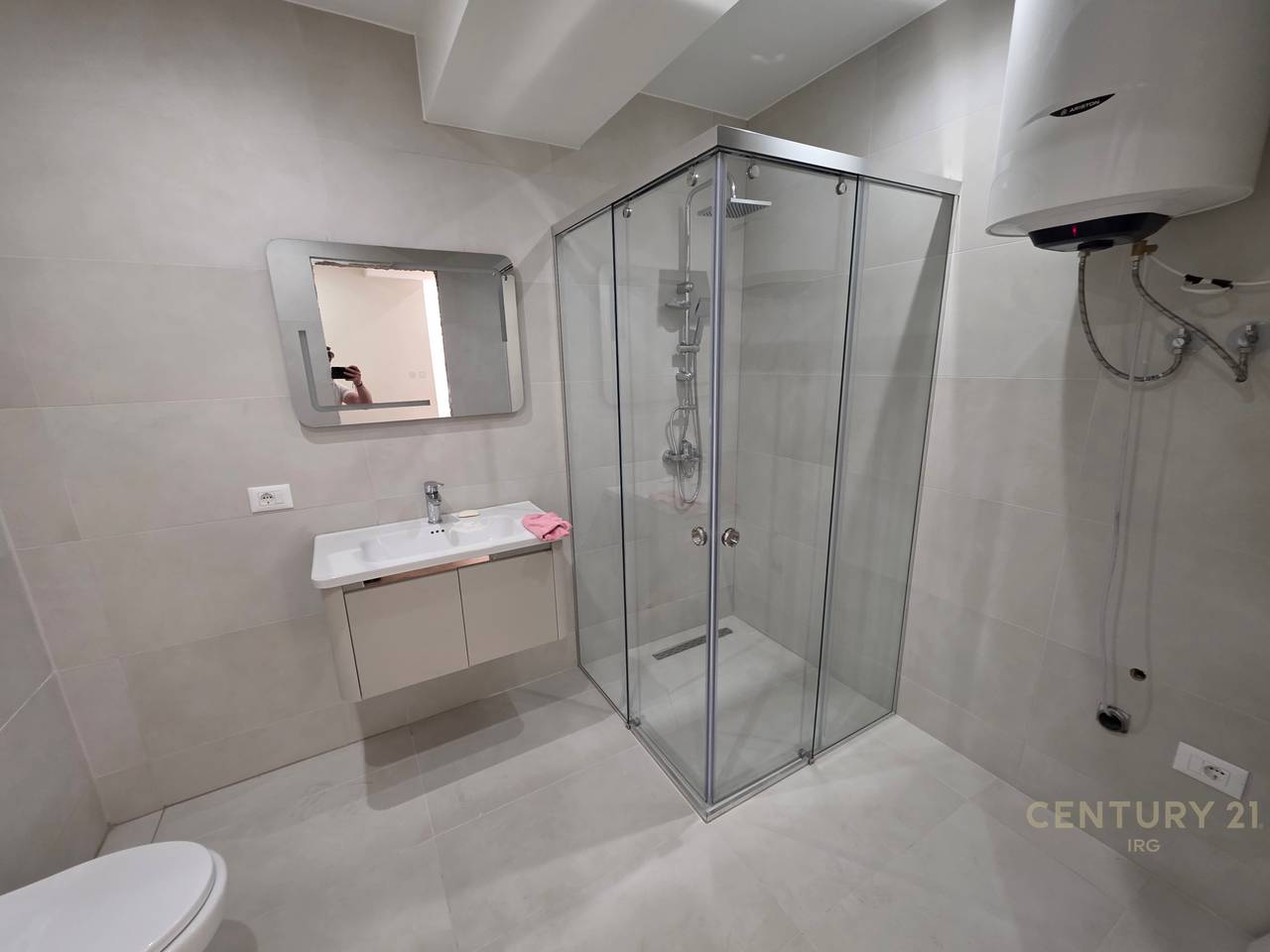 Shitet Apartament 1+1 me Verandë – Kodra e Diellit 2