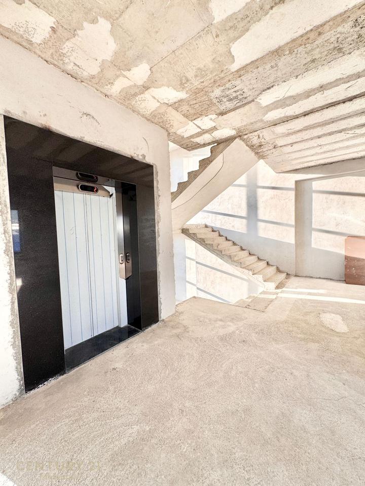 JEPET ME QIRA GODINE 3000 M2+15 POSTE PARKIMI, PORCELAN!