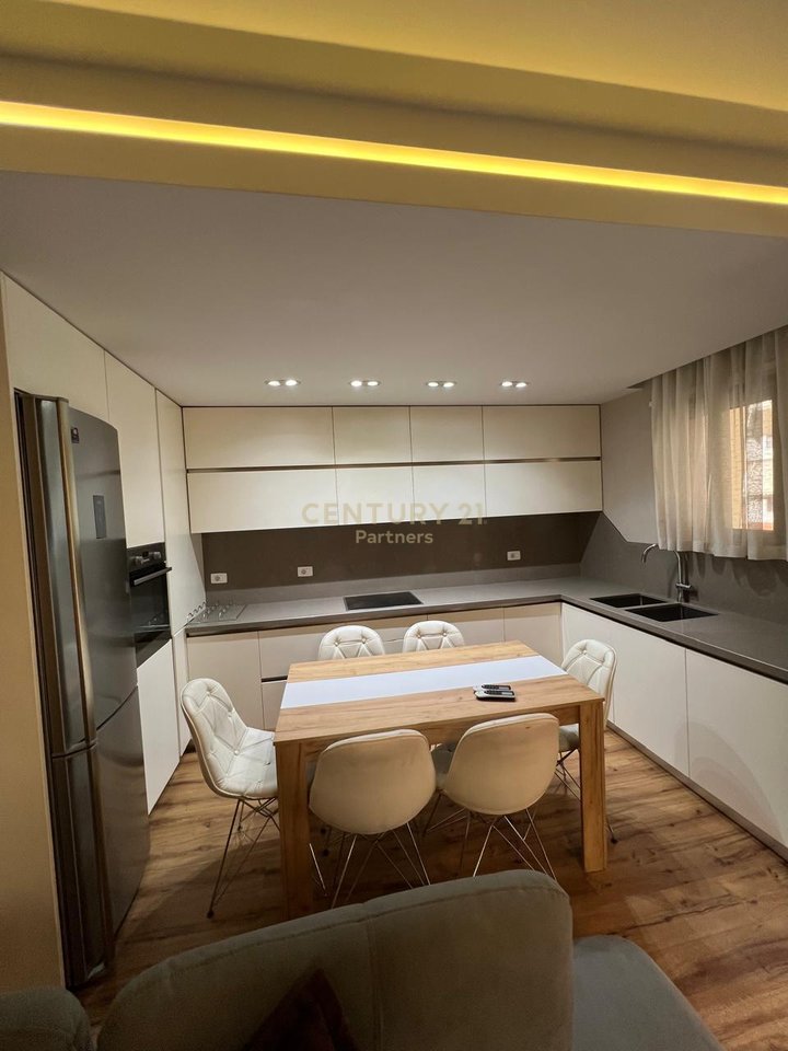 Appartamento 2+1 in Affitto nel Complesso Delijorgji, Tirana - 1100€ | 115 m²