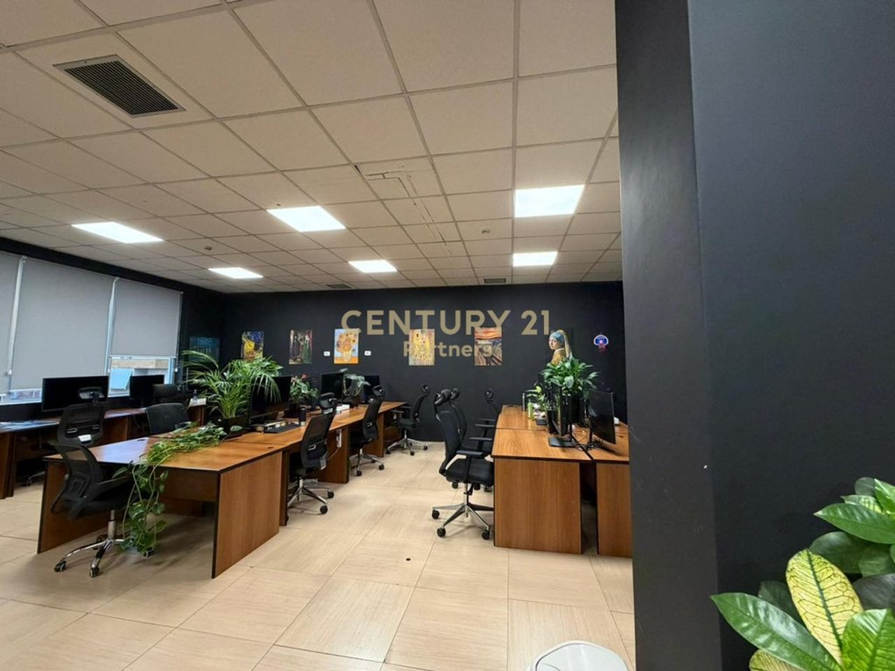 OFFICE SPACE FOR RENT + 2 PARKING SPOTS OPPOSITE DELIJORGJI!