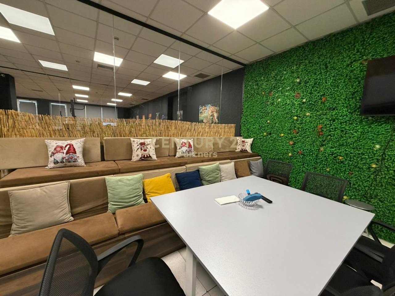 OFFICE SPACE FOR RENT + 2 PARKING SPOTS OPPOSITE DELIJORGJI!