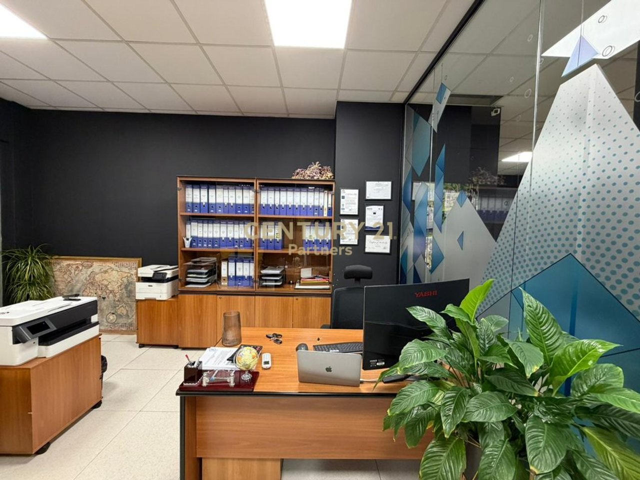 OFFICE SPACE FOR RENT + 2 PARKING SPOTS OPPOSITE DELIJORGJI!