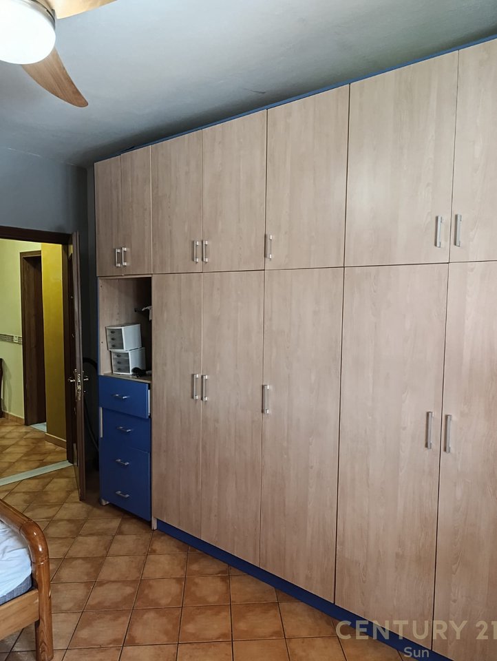 Appartamento 1+1 convertito in 2+1 in affitto a Komuna e Parisit!