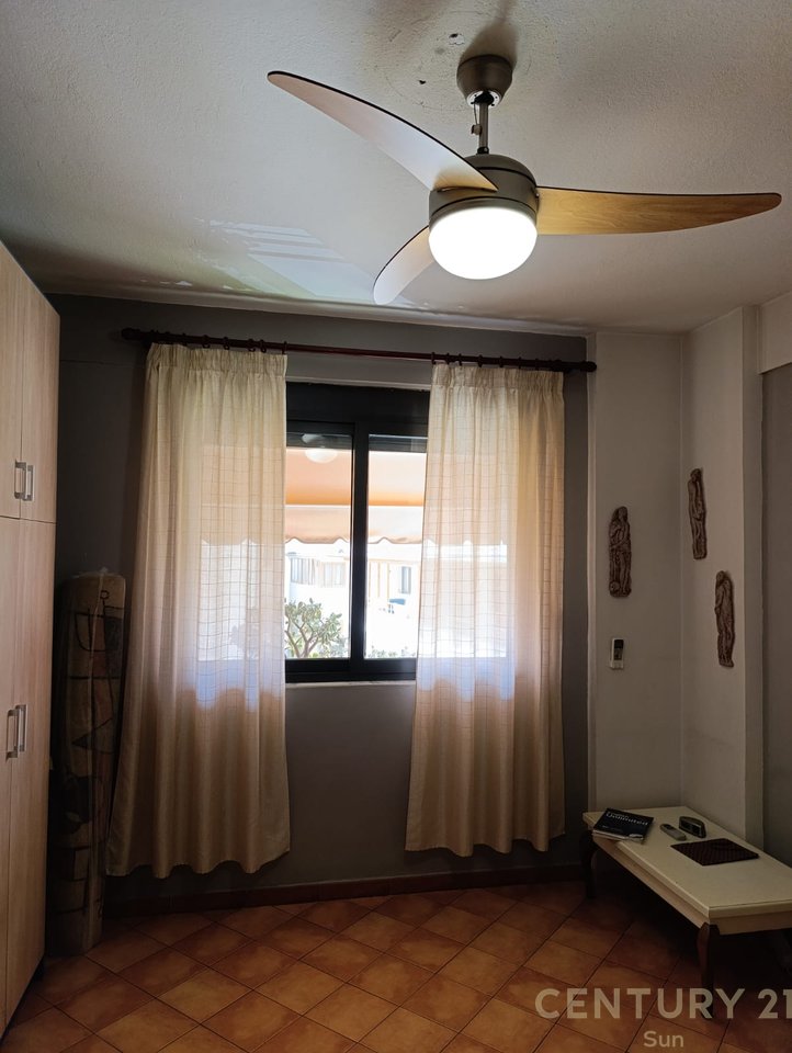 Appartamento 1+1 convertito in 2+1 in affitto a Komuna e Parisit!