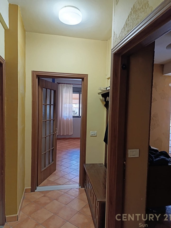 Appartamento 1+1 convertito in 2+1 in affitto a Komuna e Parisit!