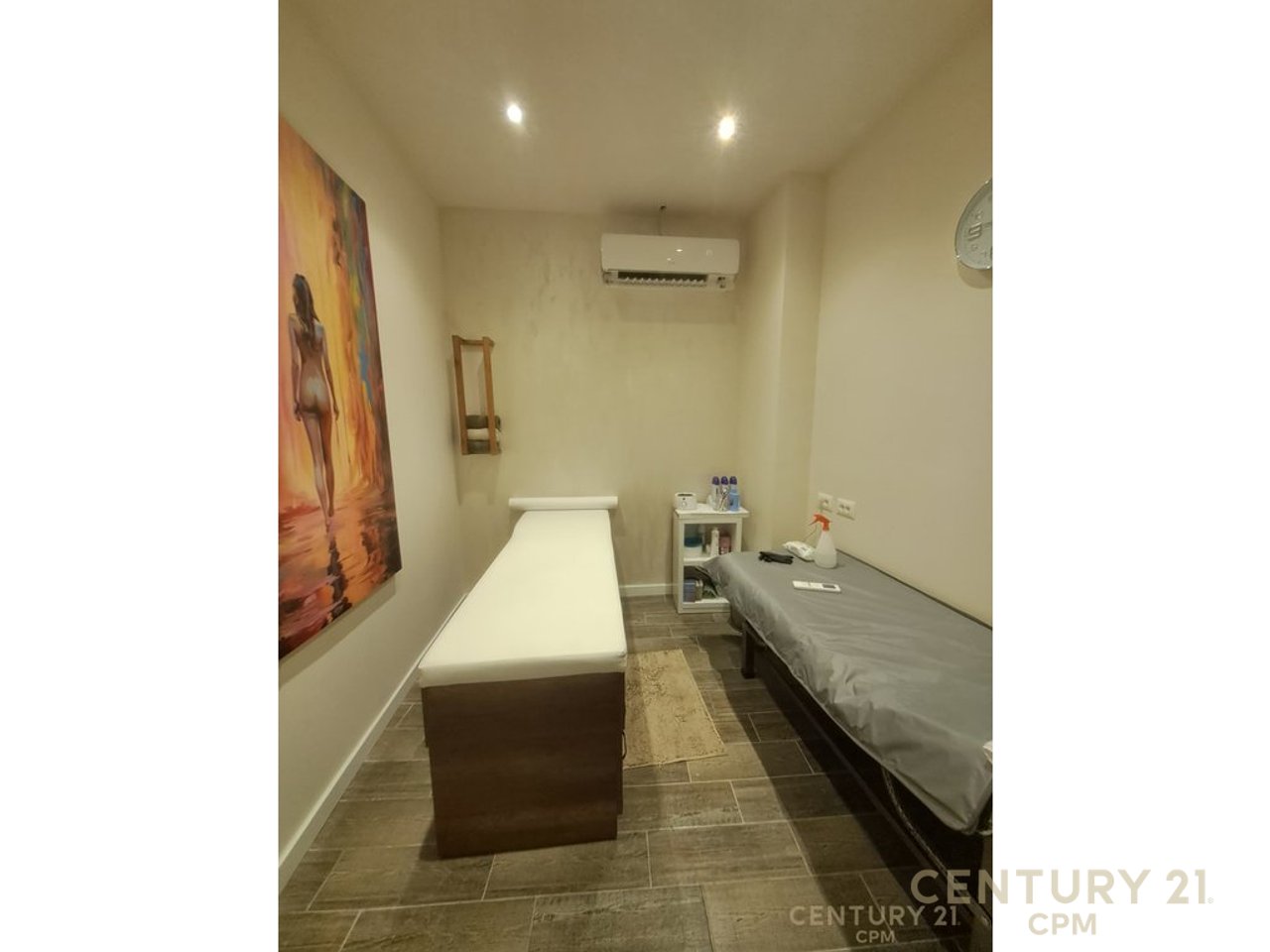 Ambient me qira sallon estetike tek rruga Jordan Misja