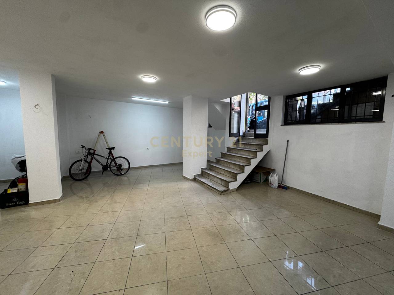 COMMERCIAL SPACE FOR RENT AT ALI DEMI !!!