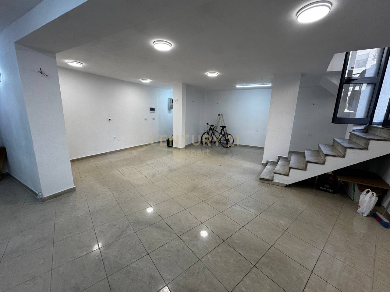 COMMERCIAL SPACE FOR RENT AT ALI DEMI !!!