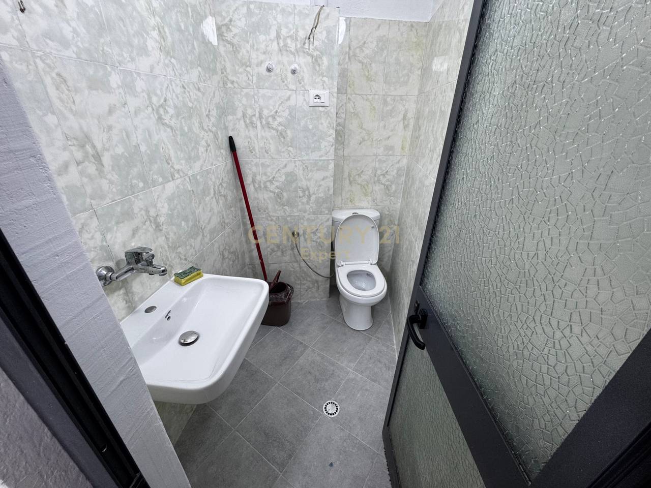 COMMERCIAL SPACE FOR RENT AT ALI DEMI !!!