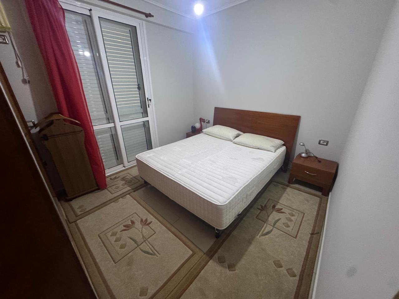 APARTAMENT 2+1 PER QIRA ,PRANE LUNGOMARES!