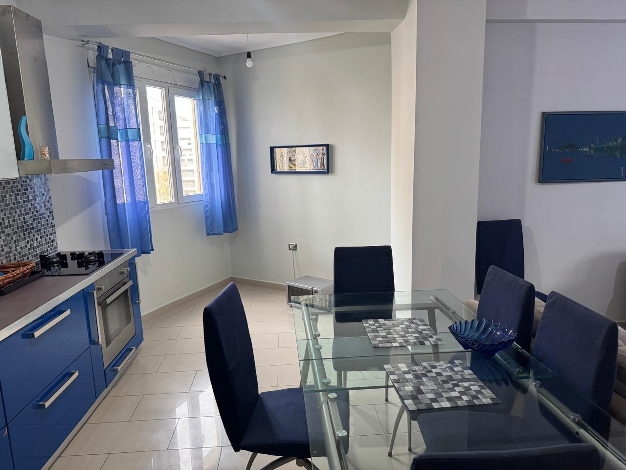 APARTAMENT 2+1 PER QIRA ,PRANE LUNGOMARES!