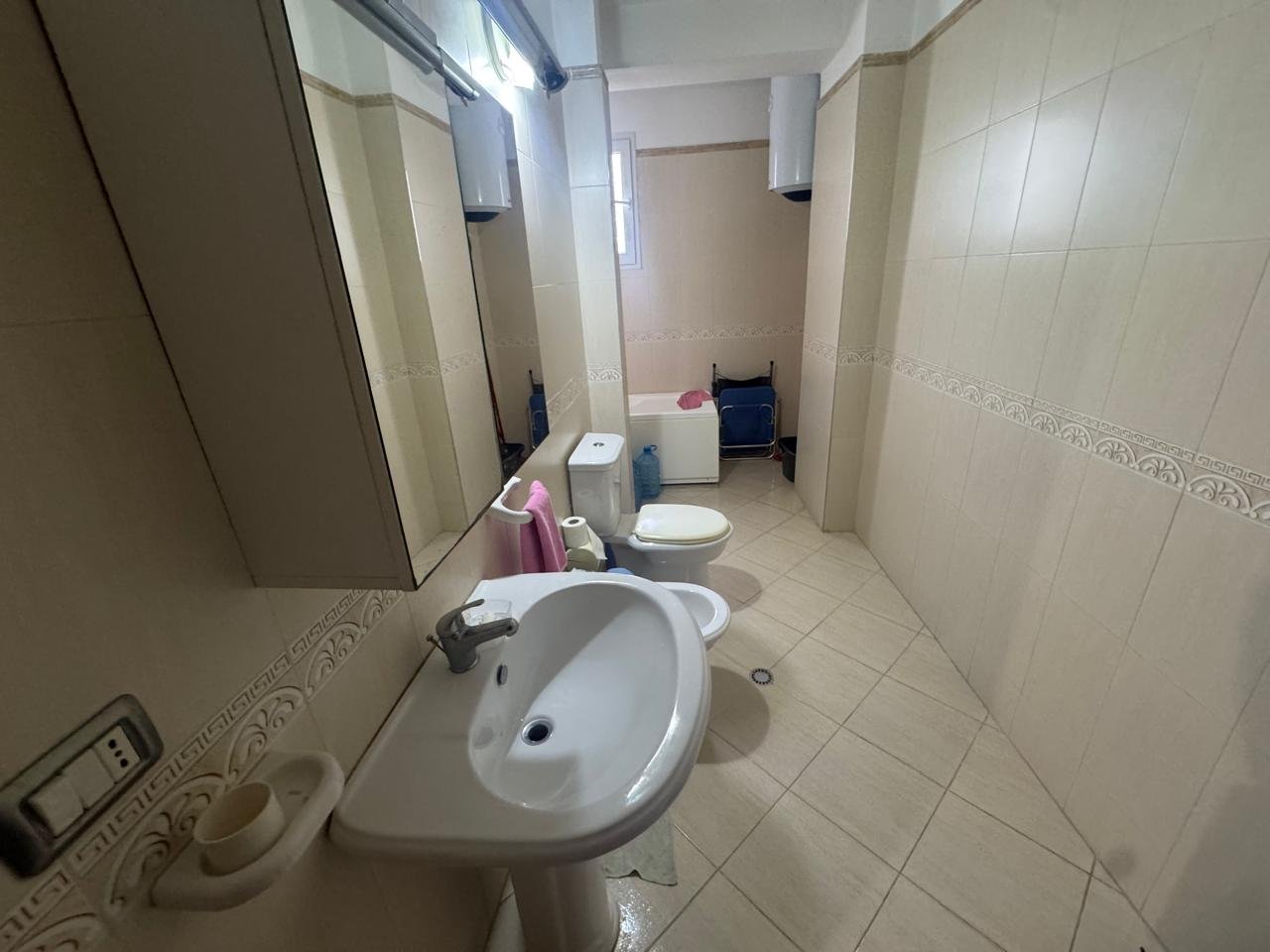 APARTAMENT 2+1 PER QIRA ,PRANE LUNGOMARES!