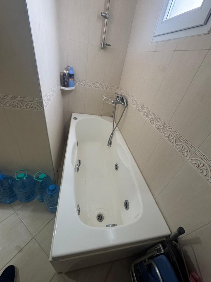 APARTAMENT 2+1 PER QIRA ,PRANE LUNGOMARES!