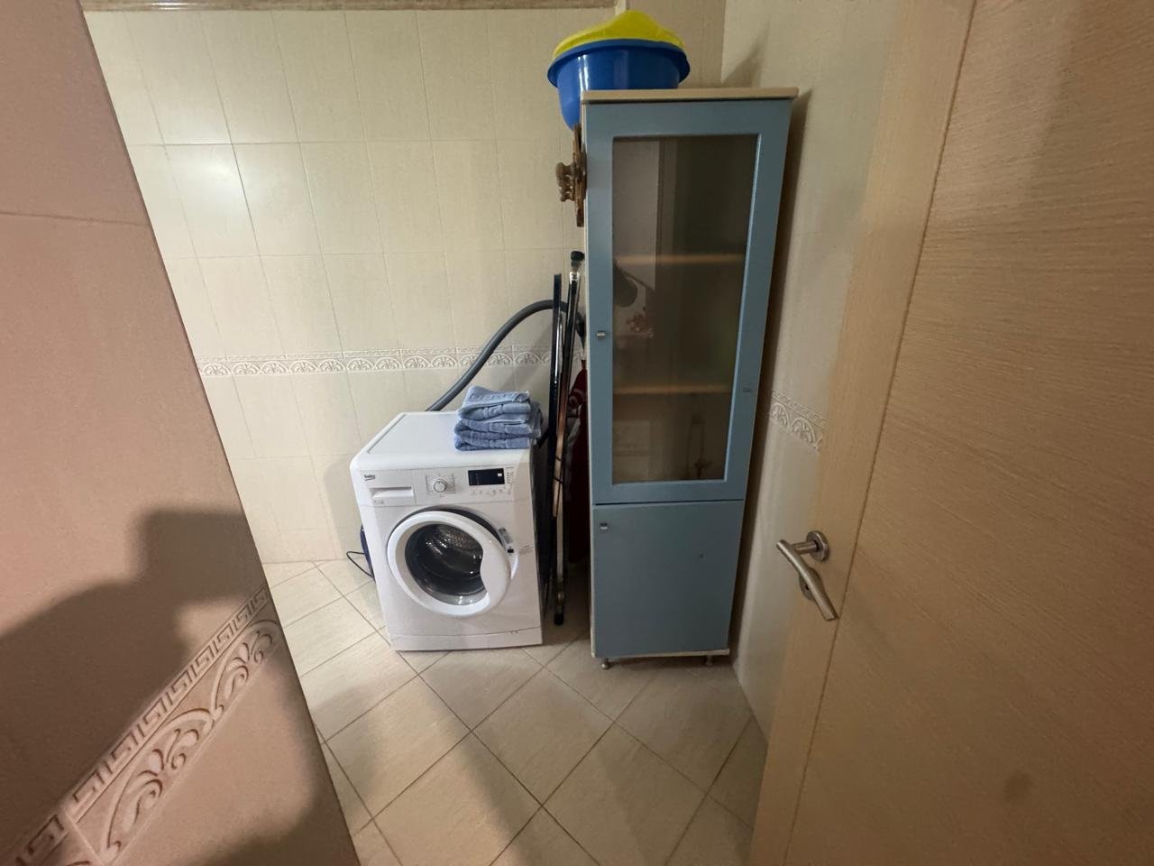 APARTAMENT 2+1 PER QIRA ,PRANE LUNGOMARES!