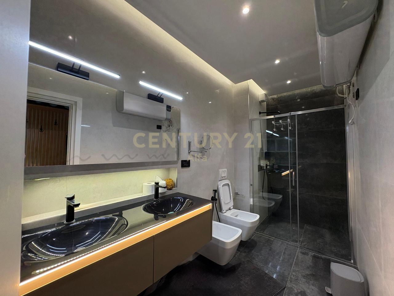 2+1+2 apartment for rent in Shallvaret!