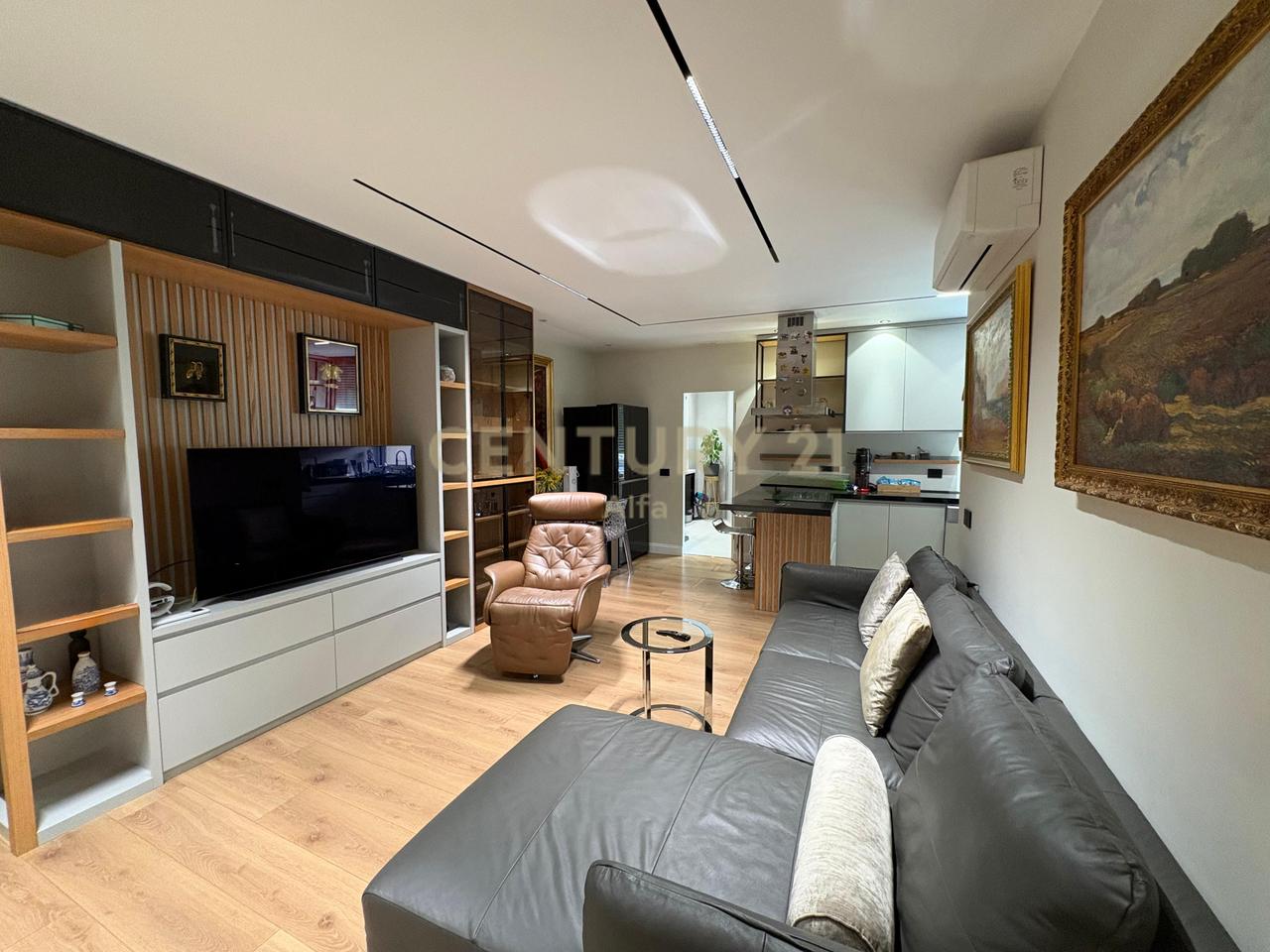 2+1+2 apartment for rent in Shallvaret!