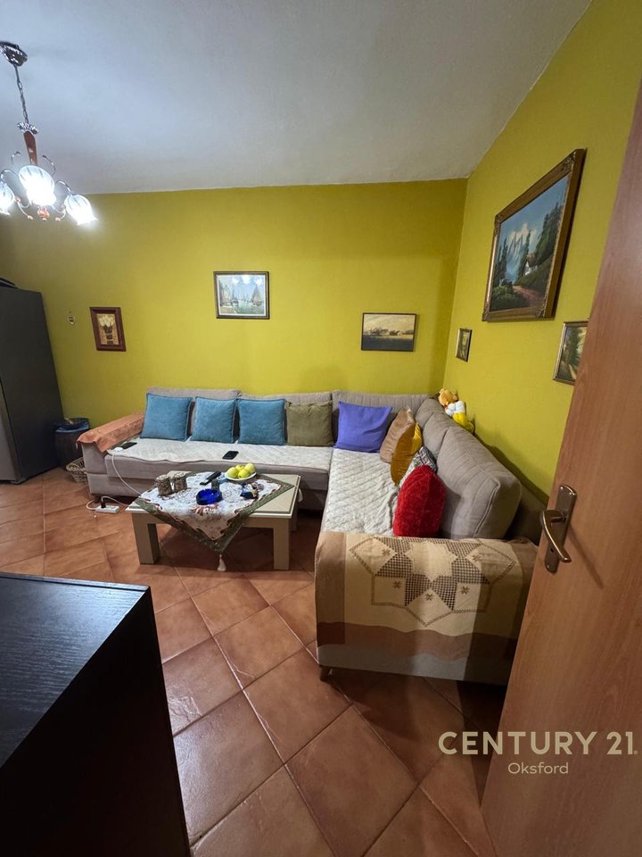 SHITET APARTAMENT 2+1 TE MEDRESEJA