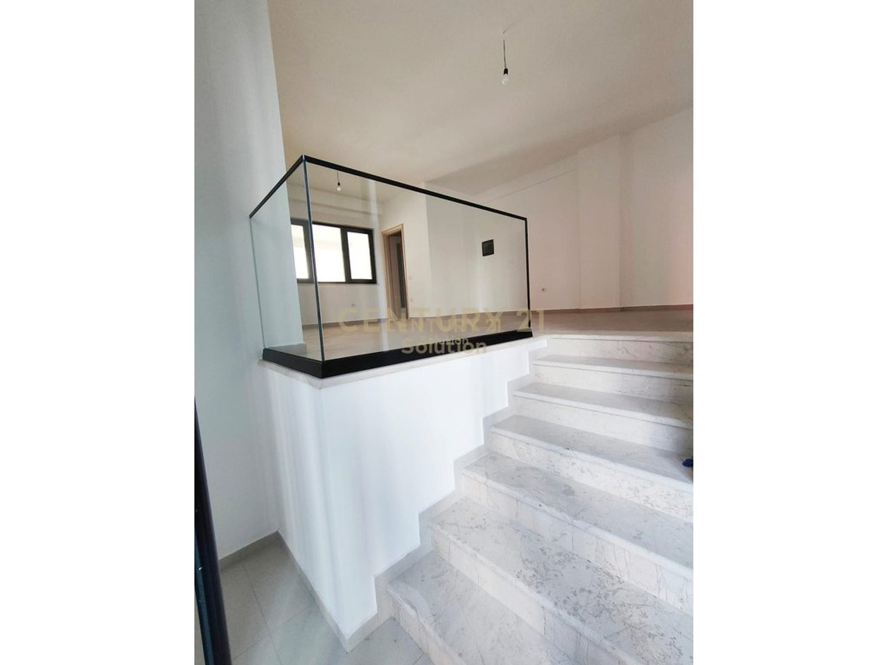 COMMERCIAL UNIT 44M2 FOR SALE AT THE RESIDENCE "GREEN CITY"!