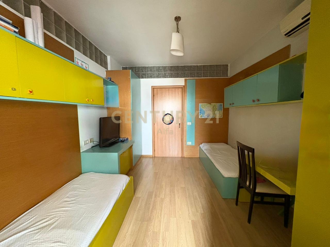 Shitet Apartament 2+1 pranë Pazarit të Ri!