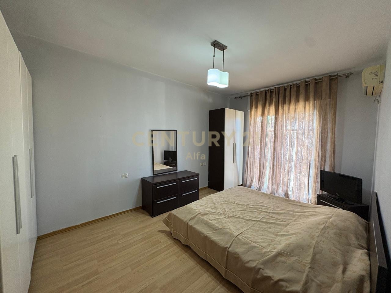 Shitet Apartament 2+1 pranë Pazarit të Ri!