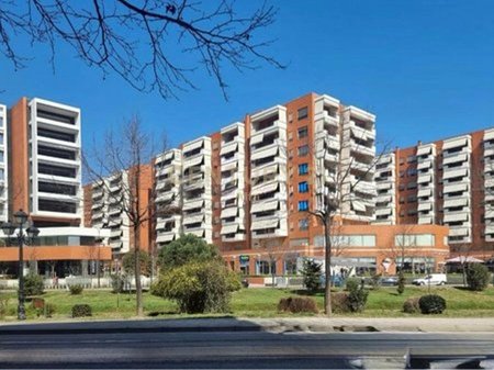 Locale commerciale in vendita nel Complesso Delijorgji – Uno dei complessi più richiesti in città!