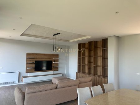 Villa di 3 piani in affitto, Lago Secco, Tirana.