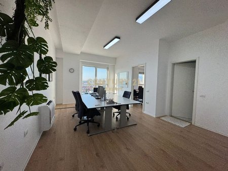 AFFITTIAMO UFFICIO CON 3 AMBIENTI DI LAVORO PRESSO LA RESIDENZA SIRI 2!