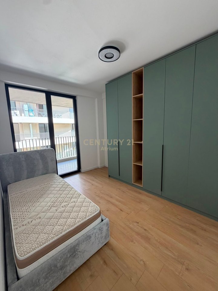 JAPIM APARTAMENT 3+1 ME POST PARKIMI ME QIRA TEK MINE PEZA!