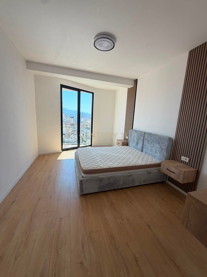 JAPIM APARTAMENT 3+1 ME POST PARKIMI ME QIRA TEK MINE PEZA!