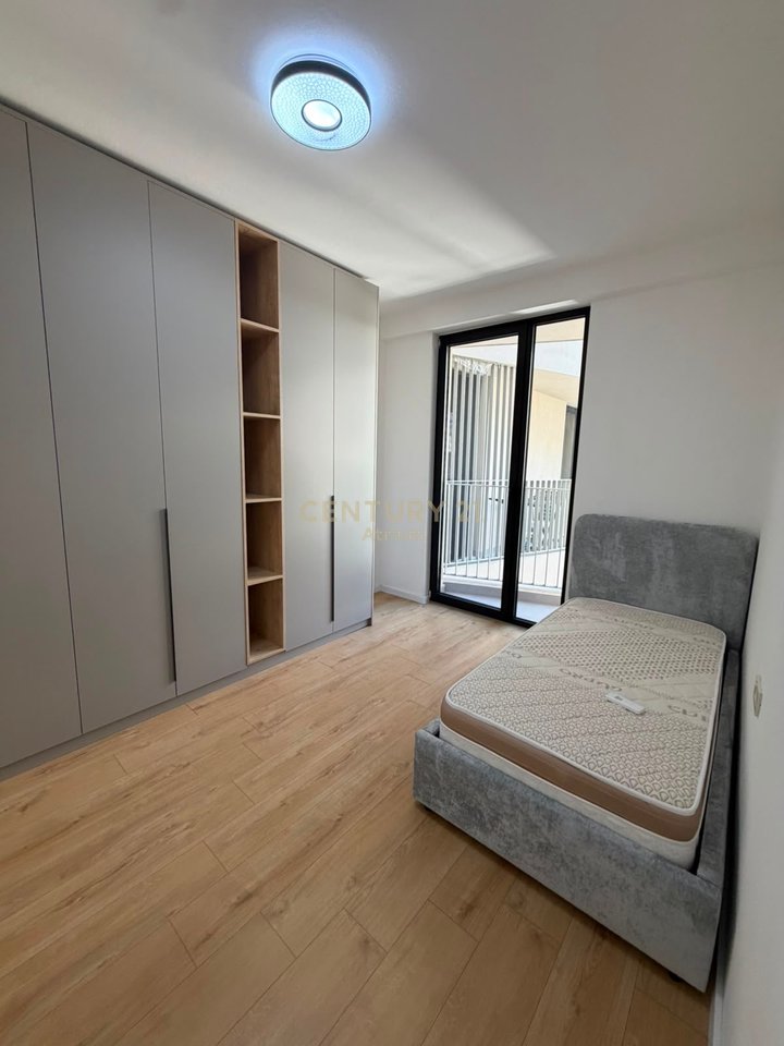 JAPIM APARTAMENT 3+1 ME POST PARKIMI ME QIRA TEK MINE PEZA!