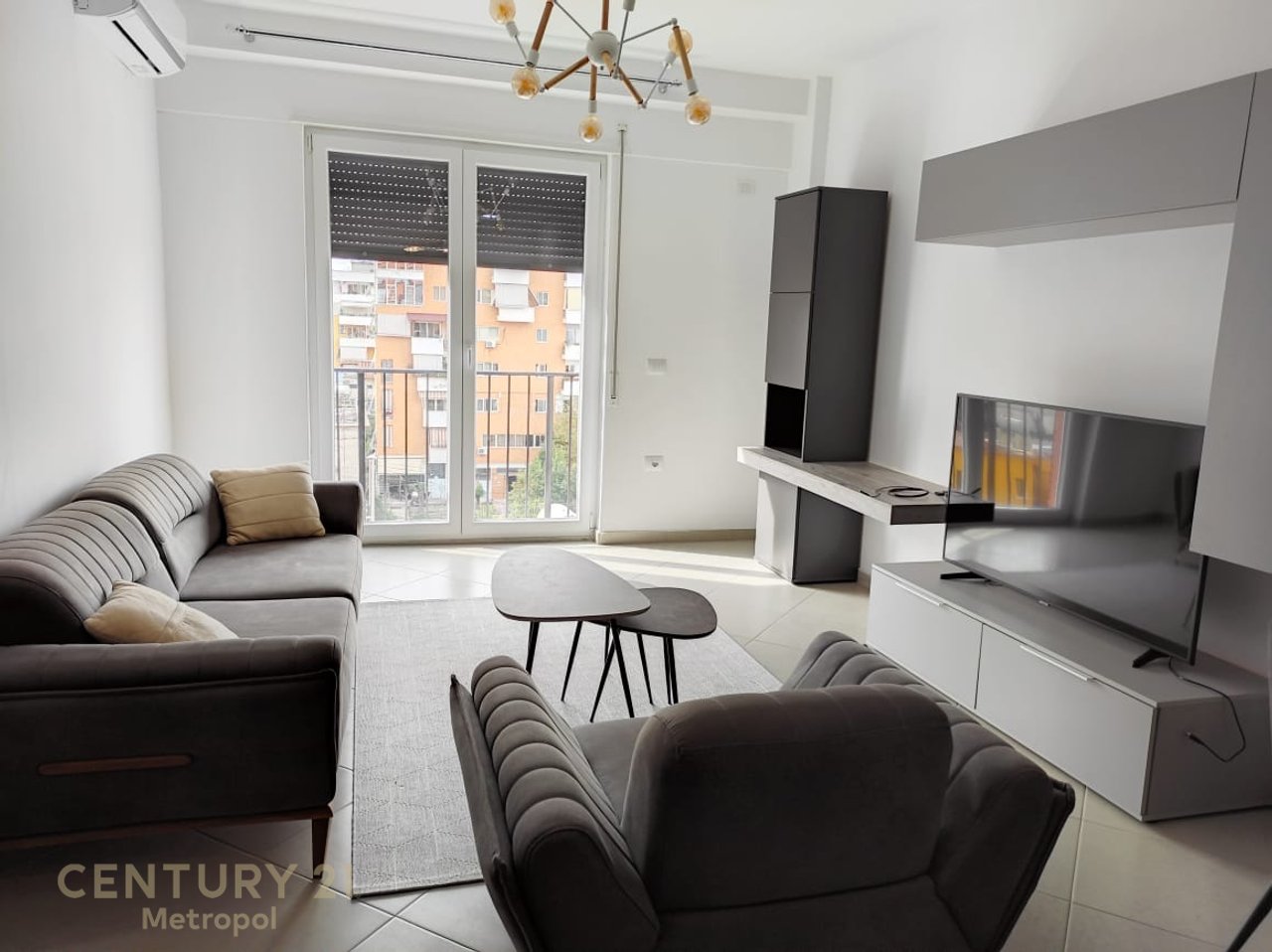 🏡 APARTAMENT PËR SHITJE TEK 21 DHJETORI – PRANË INXHINIERISË