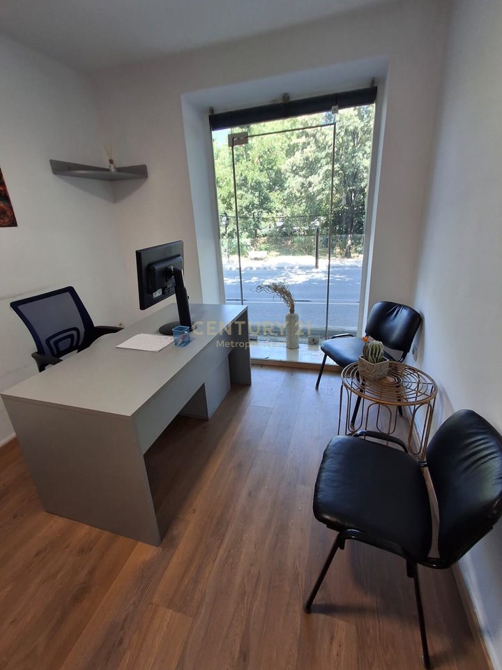 Jepet me Qira "Ambient Biznesi" në Katin 0 – Bulevardi Bajram Curri, pranë Xhamisë së Tabakëve dhe Shkollës së Baletit