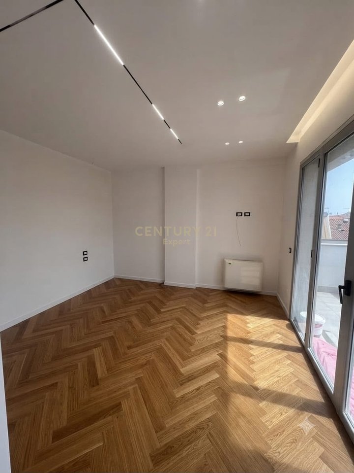 Shitet apartament 1+1 te 21 Dhjetori.
