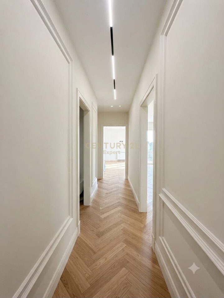 Shitet apartament 1+1 te 21 Dhjetori.