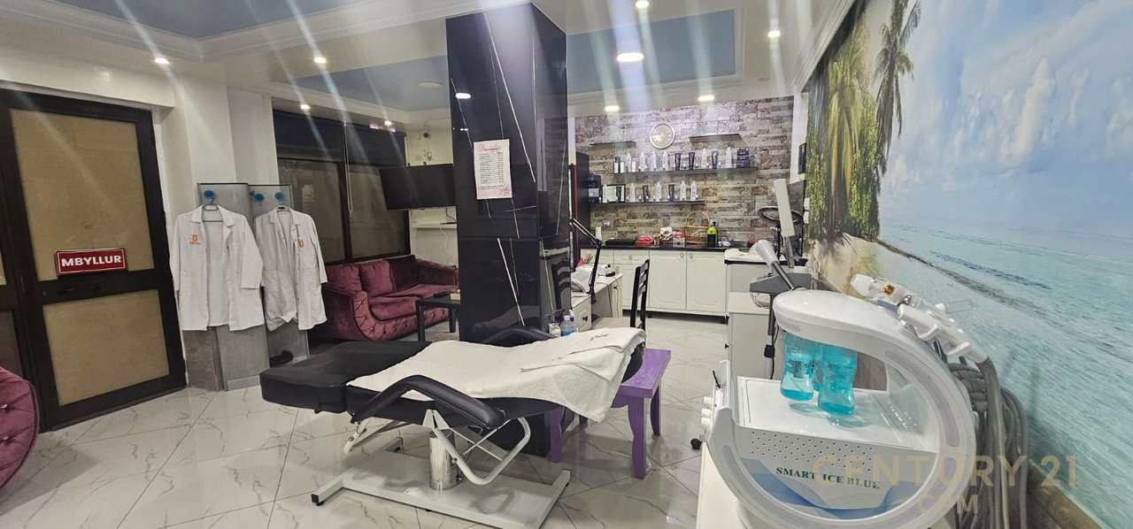 Spazio Commerciale In Affitto in Via Durrës, Tirana - 500€ | 70 m²