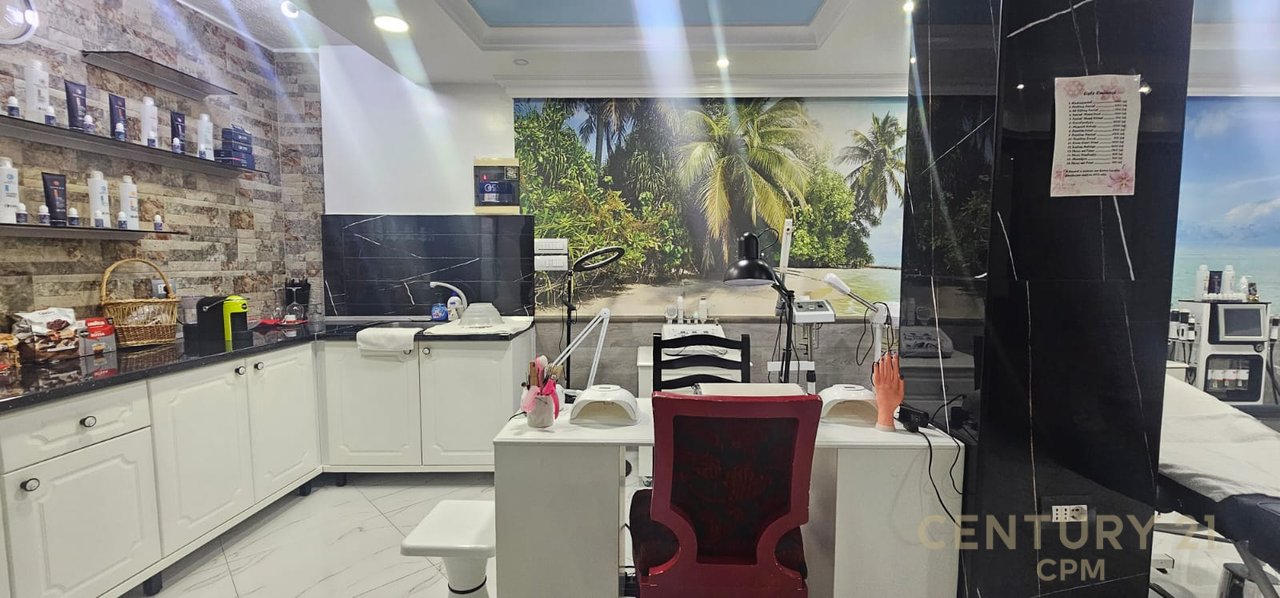 Spazio Commerciale In Affitto in Via Durrës, Tirana - 500€ | 70 m²