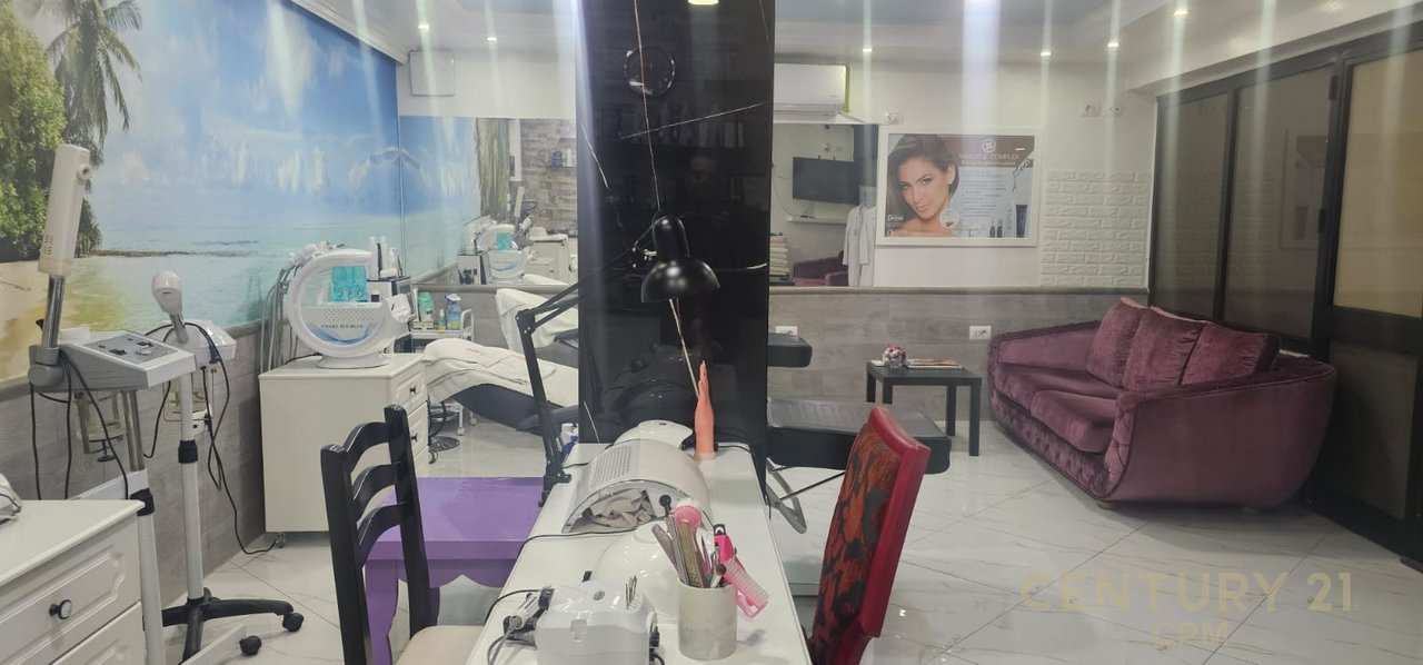 Spazio Commerciale In Affitto in Via Durrës, Tirana - 500€ | 70 m²