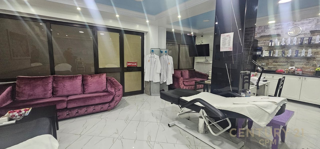 Spazio Commerciale In Affitto in Via Durrës, Tirana - 500€ | 70 m²