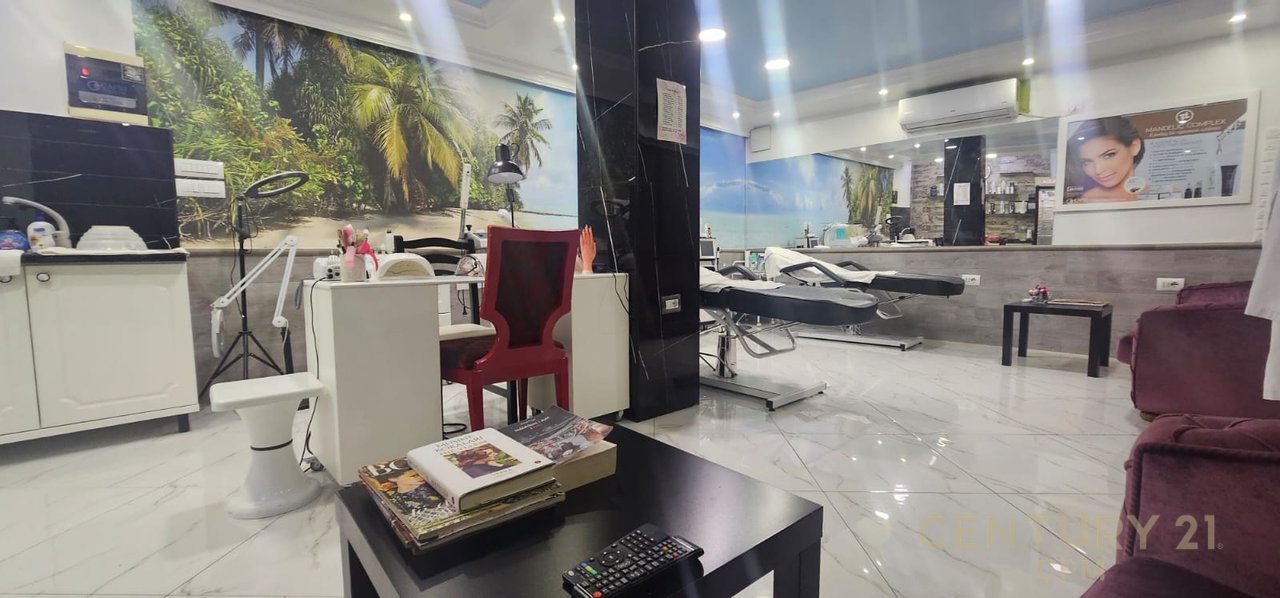 Spazio Commerciale In Affitto in Via Durrës, Tirana - 500€ | 70 m²